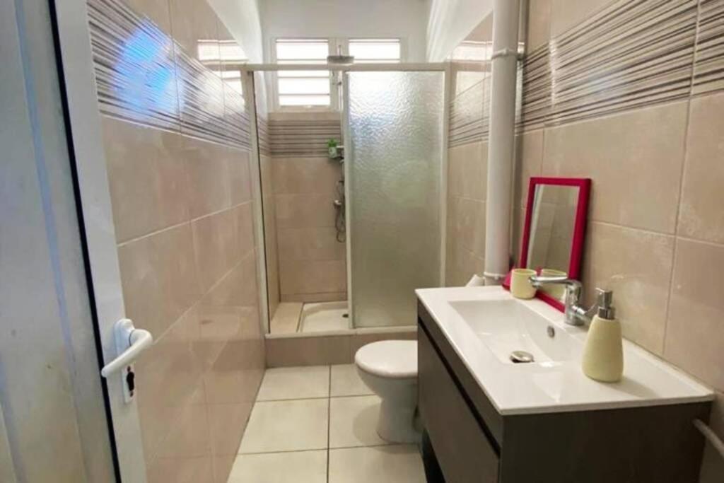 Charmant Appartement Avec Piscine Le Robert Exterior photo
