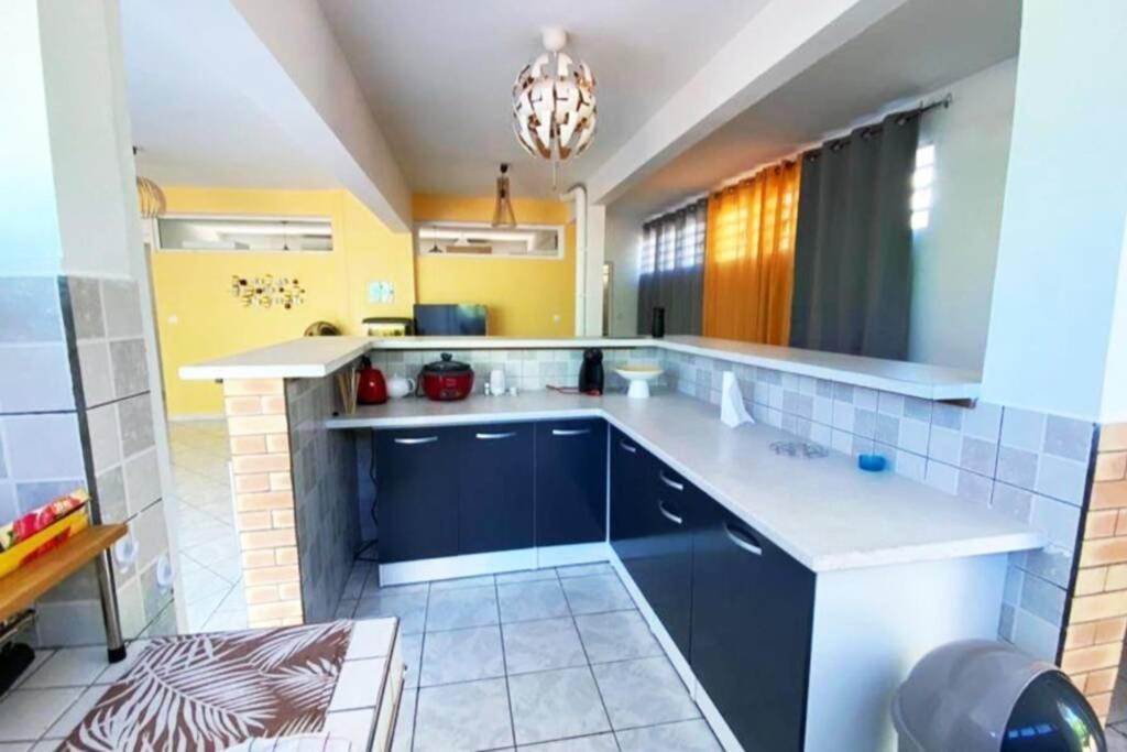 Charmant Appartement Avec Piscine Le Robert Exterior photo